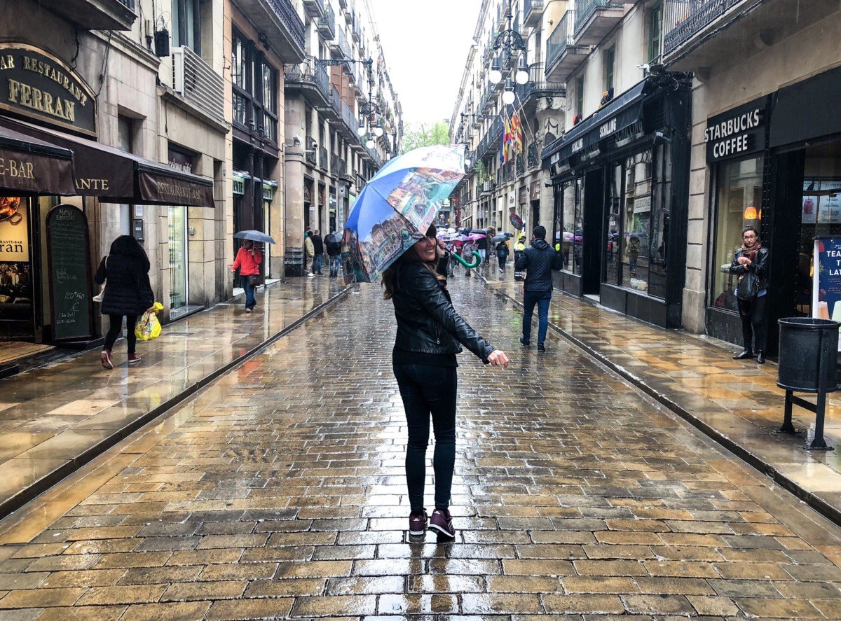 Like Love do Donna Vallance Essex lifestyle blog about me page. Barcelona in the rain Picture.