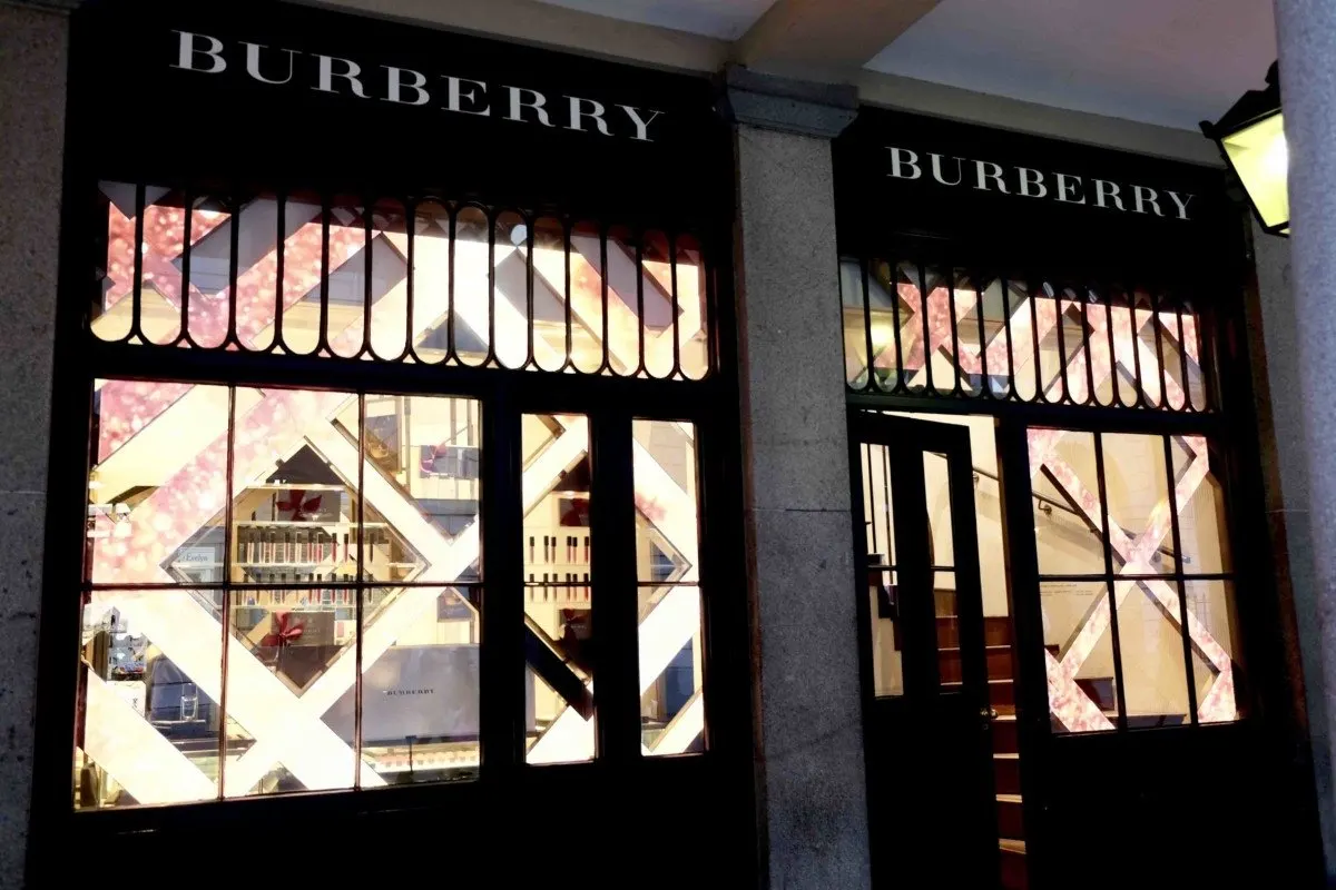Burberry Beauty Box store  Covent Garden is the Heart of Beauty Shops in London ?