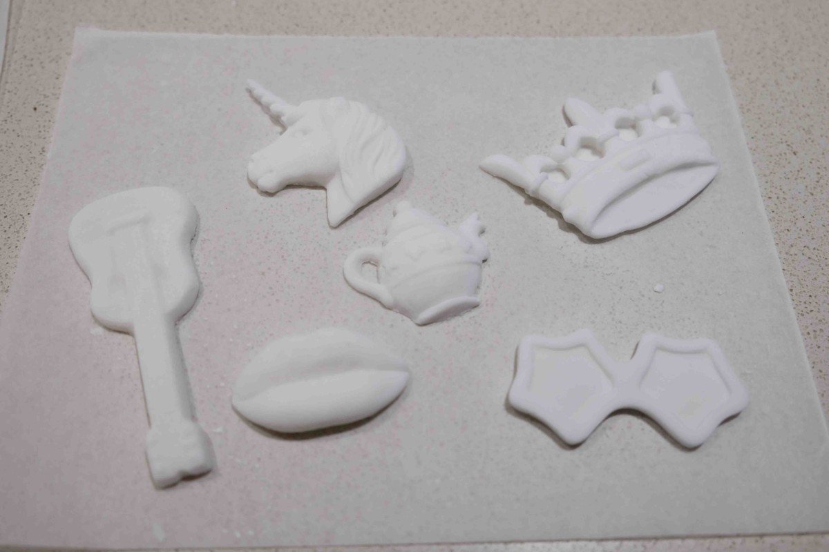 Champagne and Cupcakes with Eric Lanlard and Red Letter Days. icing push moulds unicorn