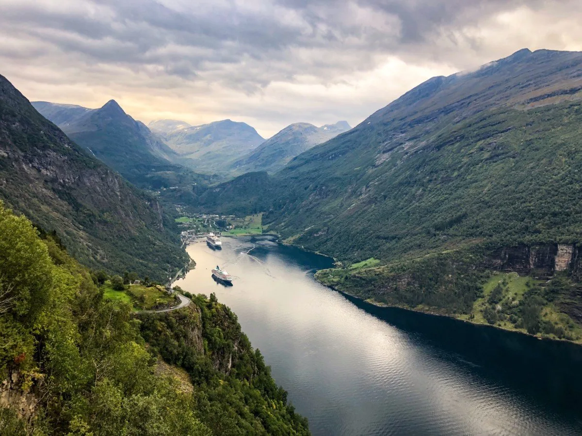The view from Ørnesvingen on the Eagle bend road