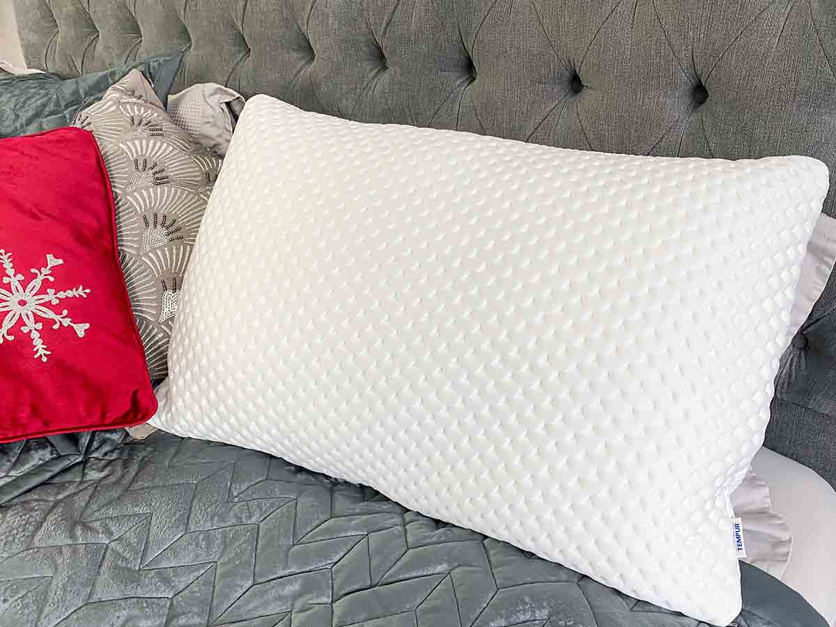 photo of A TEMPUR® pillow holds its shape and needs no plumping up