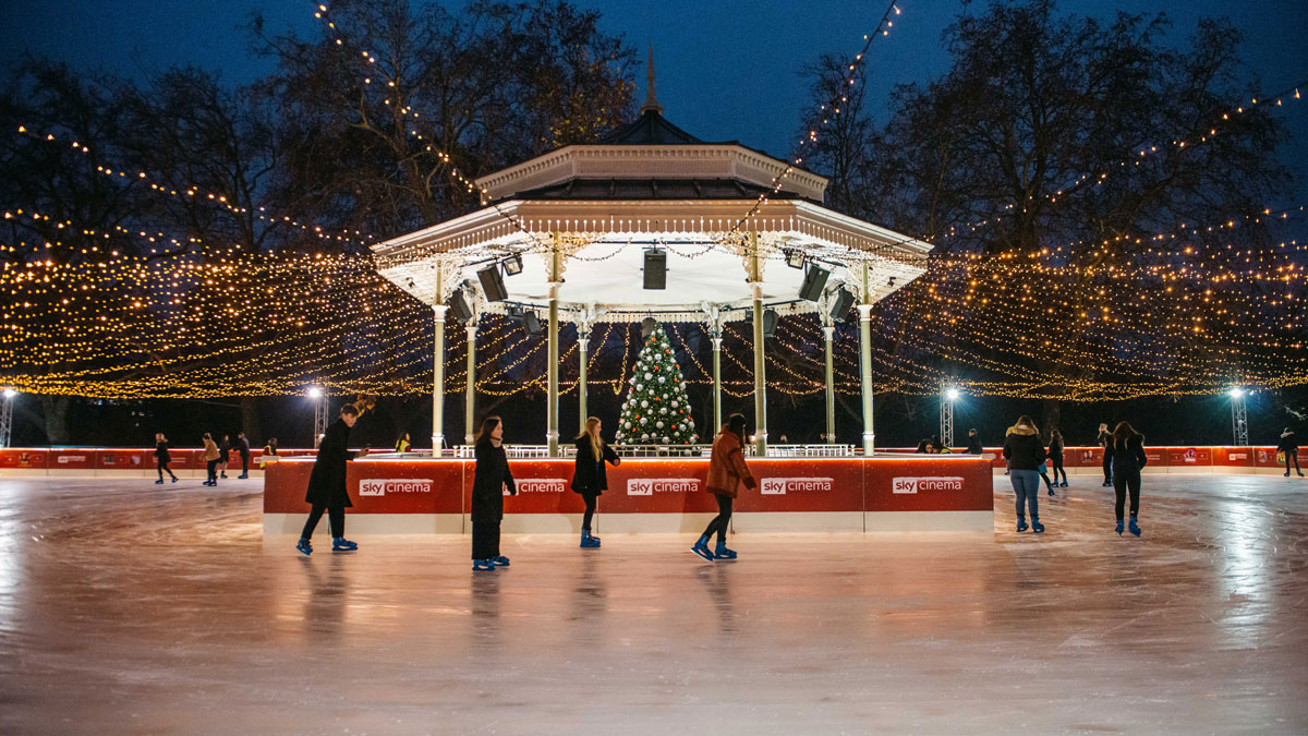 One of the most well known Winter Wonderlands is held in London Hyde park.Winter wonderland skating rink