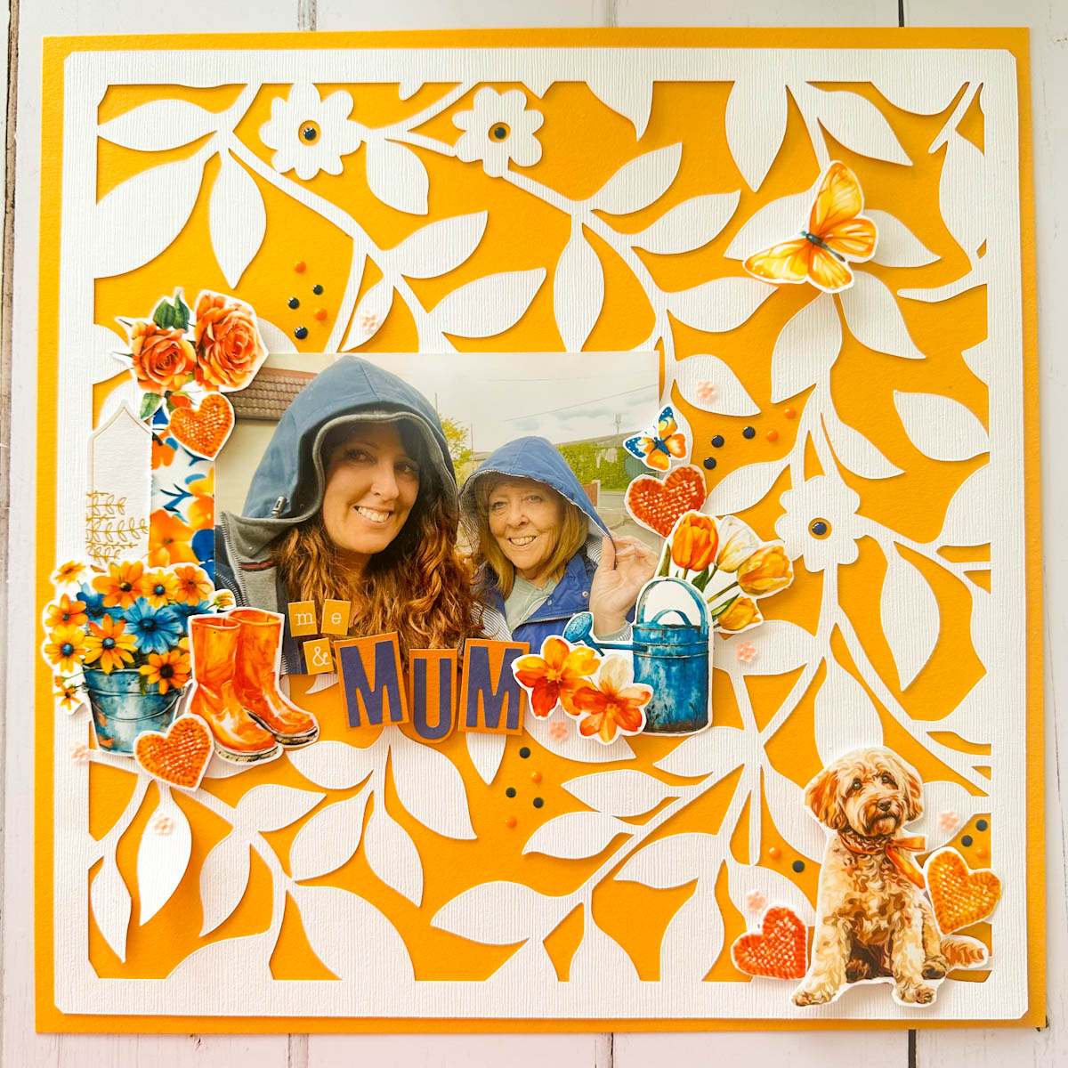 Mum page floral vine background with orange Free Printables on