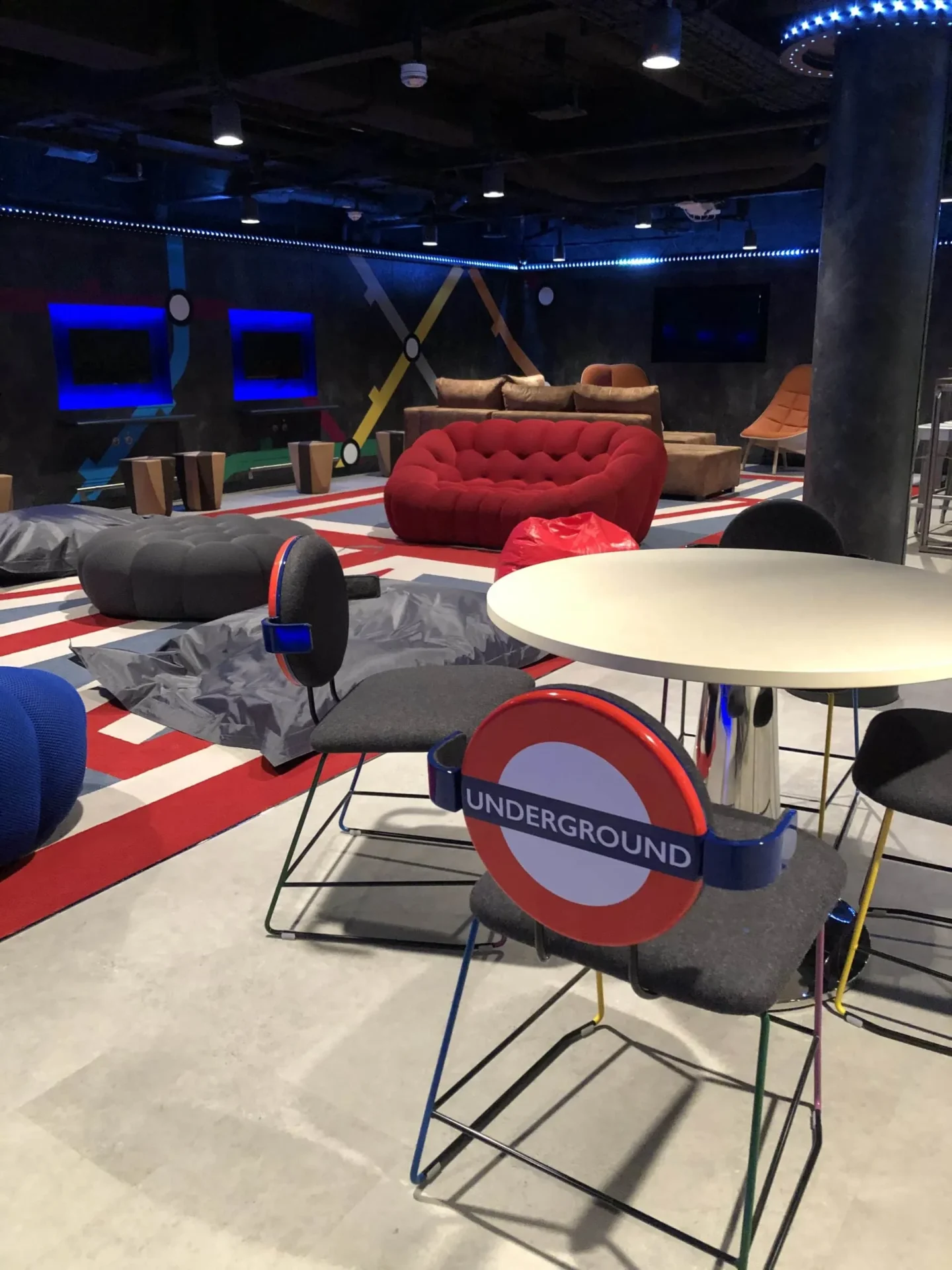 The London themed Ncl Encore teens room