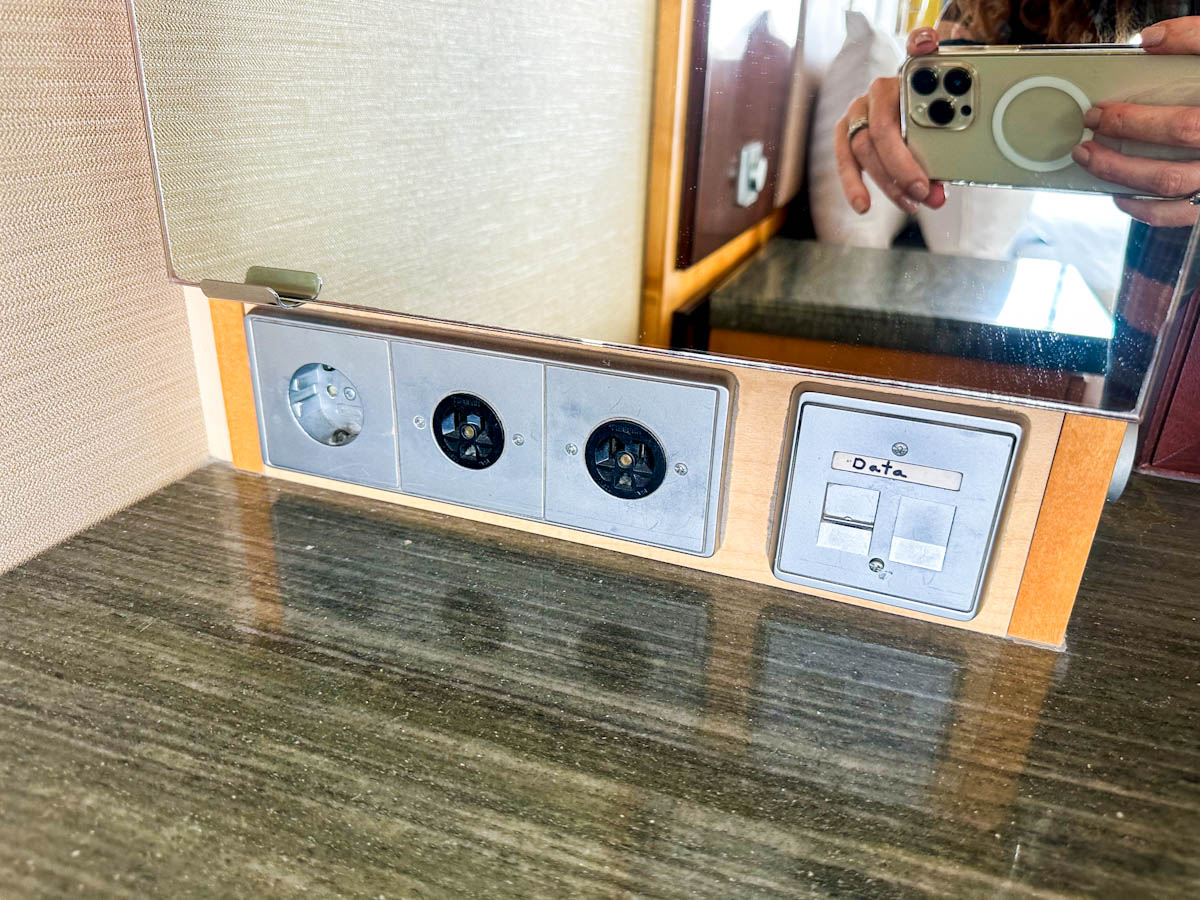 Suite Oasis of the Seas 7654 sockets