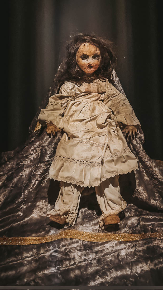 Dark Secret Exhibition, Cursed doll,