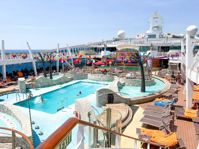 MSC Fantasia Yacht Club Cabin tour pooldeck