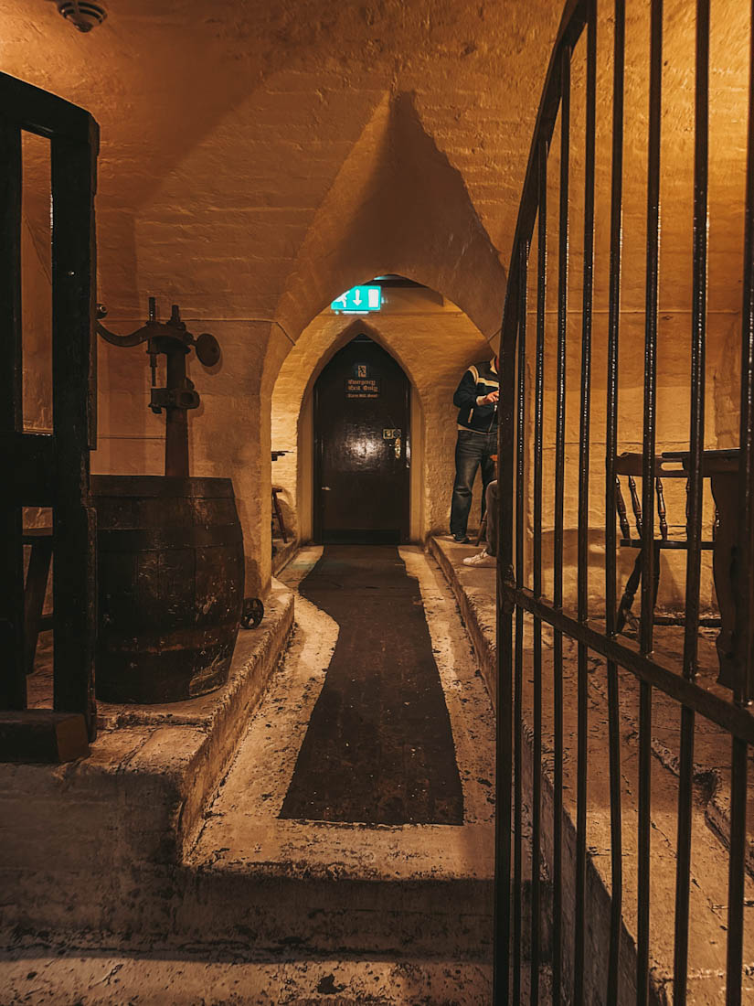 Ye Olde Cheshire cheese pub Fleet Street