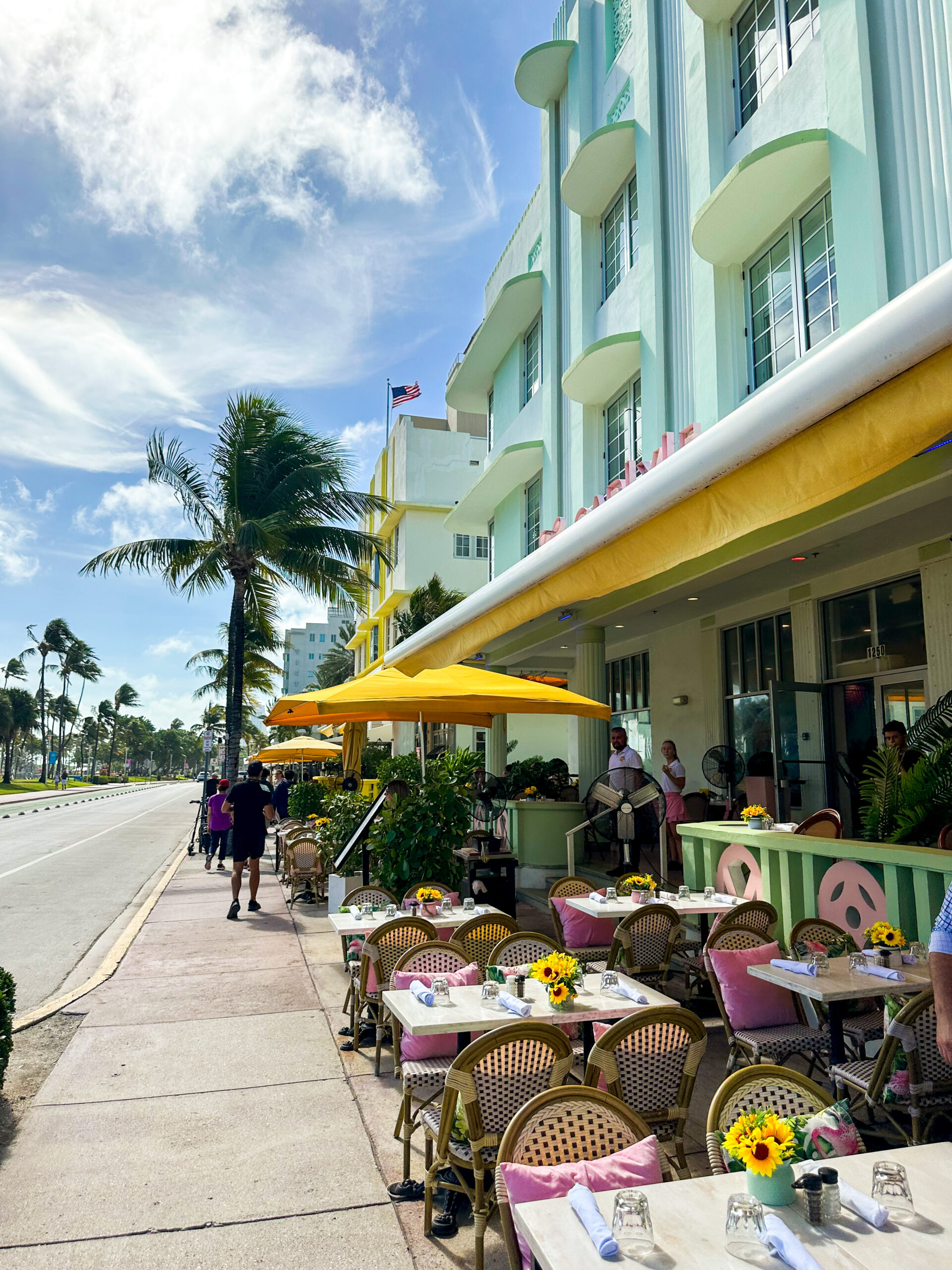 Where to eat in Miami south beach street on beach front