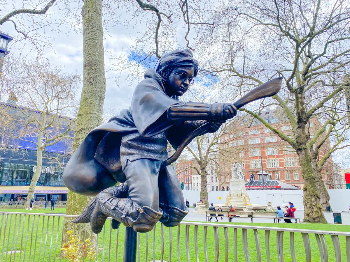 Harry-Potter-Statue-London
