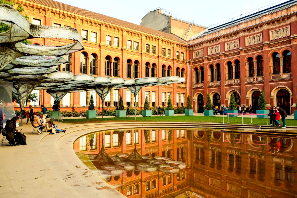 The-Victoria-and-Albert-Museum-London- reflection in the pond
