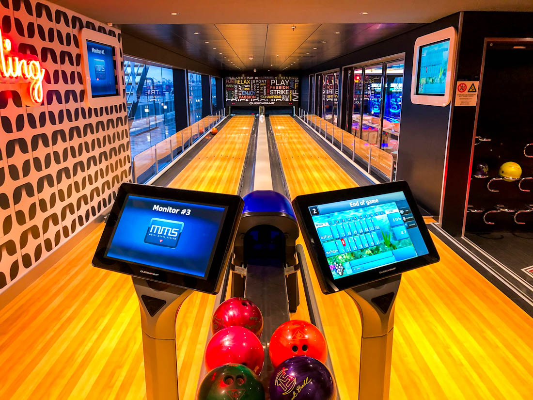 MSC Bellissima bowling