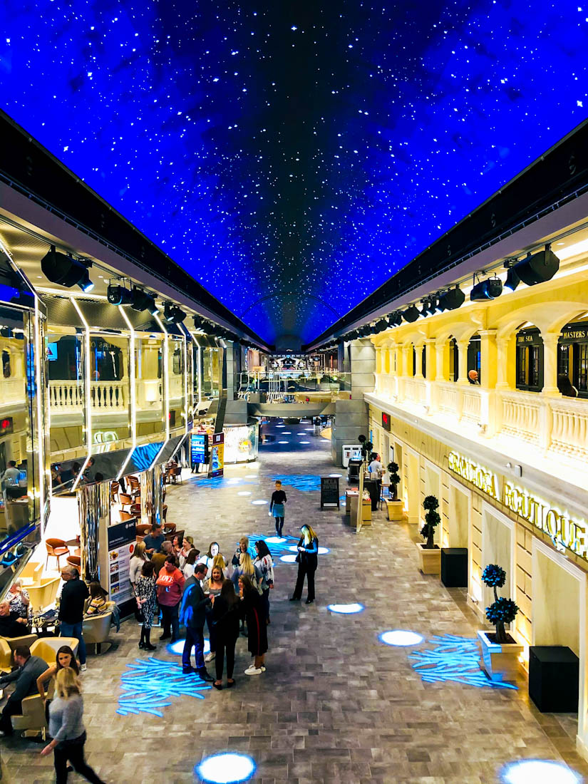 MSC Bellissima promenade