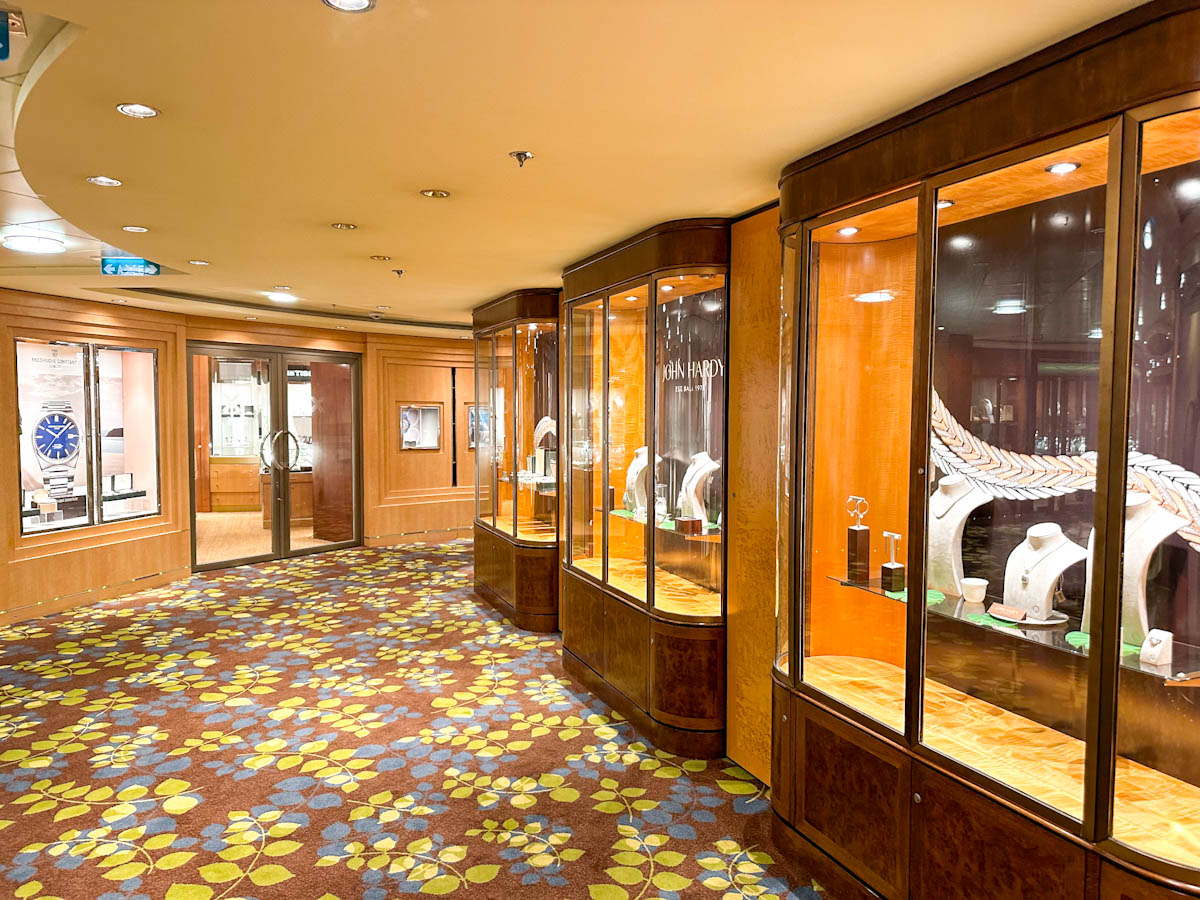 Celebrity-Infinity-shops