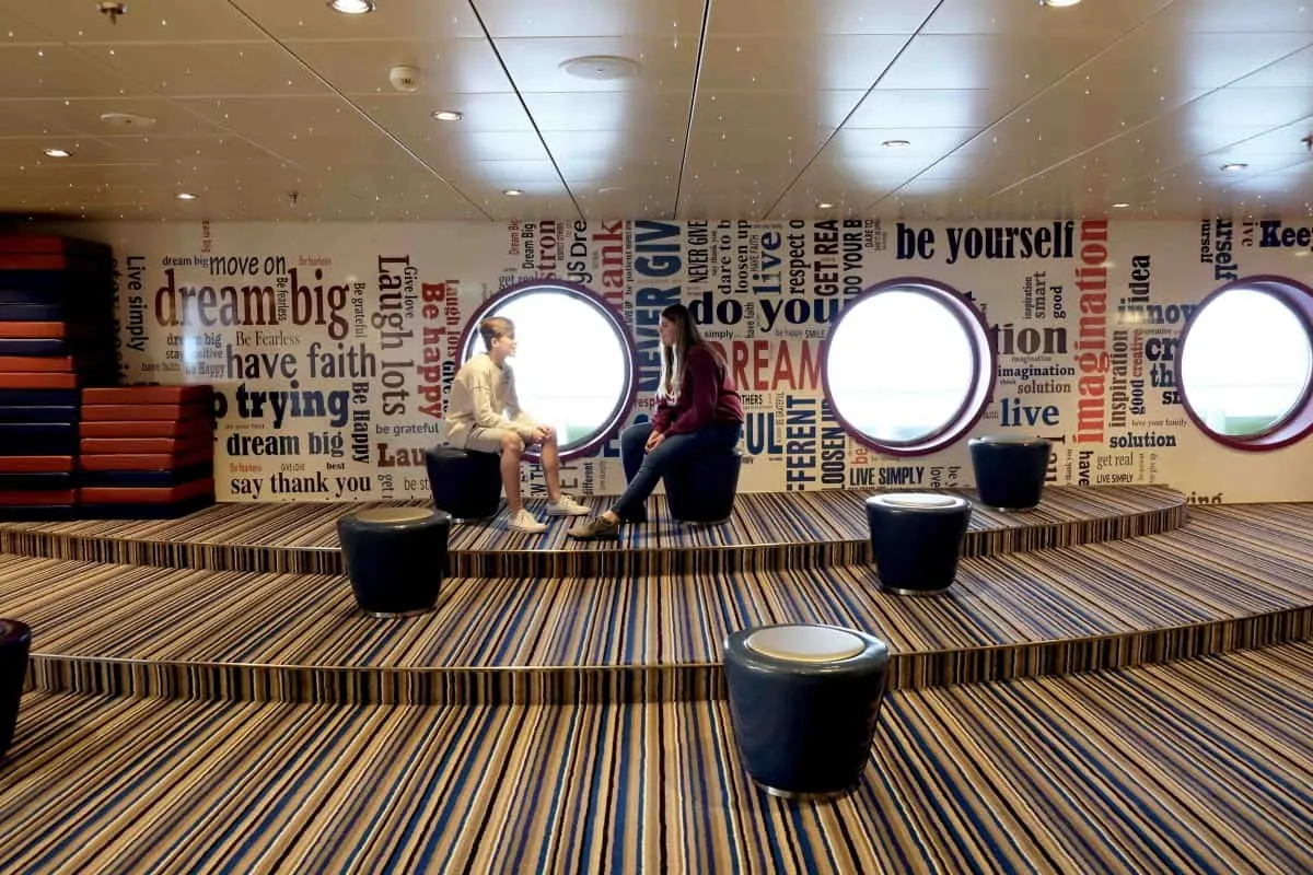 Symphony-of-the-Seas-Teens-Fuel-Living-room-1.jpg