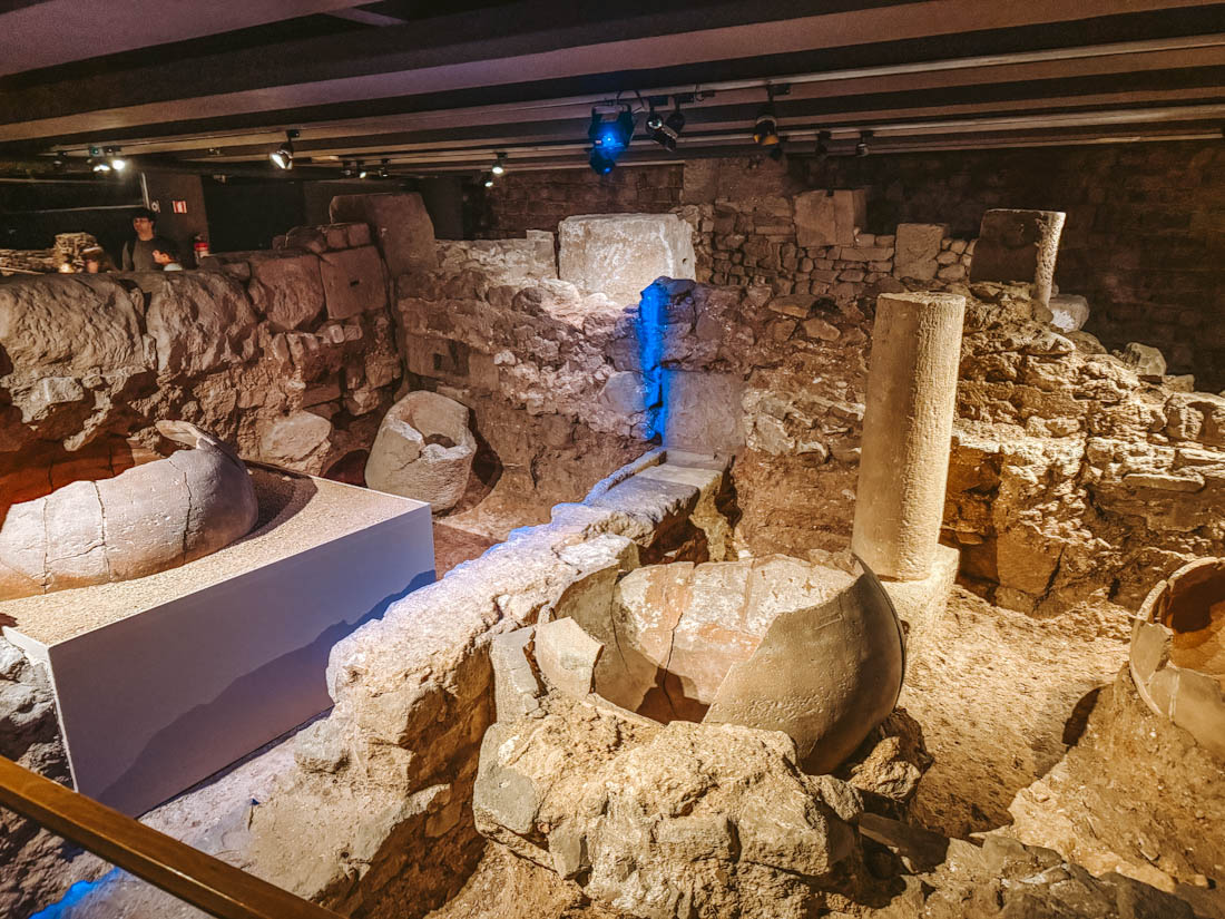 Walk through Roman ruins ( winery ) at the Casa Padellàs (Barcelona History Museum MUHBA)
